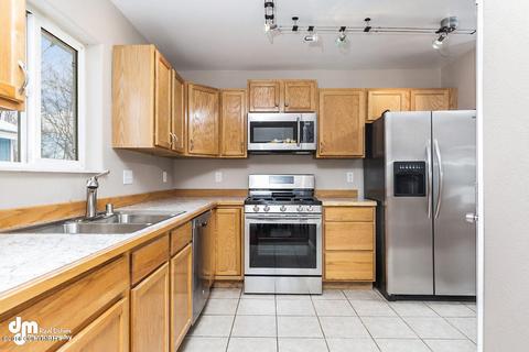 909 E 45th Ct, Anchorage, AK 99503 photo 3