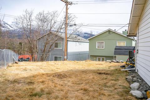 8570 E 12th Ct, Anchorage, AK 99504 photo 18