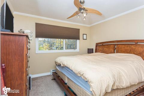 738 E 74th Ave, Anchorage, AK 99518 photo 7