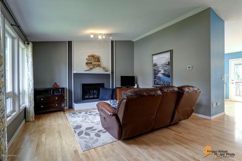 9518 Trinity Cir, Eagle River, AK 99577 photo 4