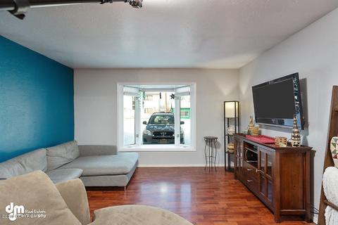 735 Birch St, Anchorage, AK 99501 photo 8
