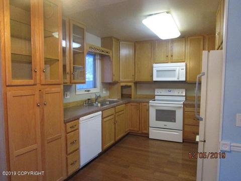 7530 Chad St, Anchorage, AK 99518 photo 2