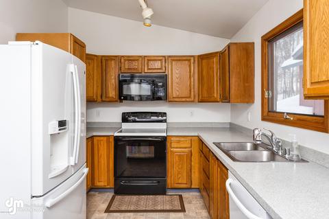 7470 Clairborne Cir, Anchorage, AK 99502 photo 10