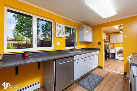 1801 Logan St, Anchorage, AK 99508 photo 9