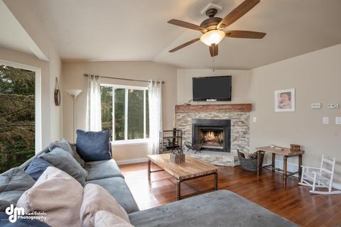 9536 Kigul Cir, Eagle River, AK 99577 photo 3