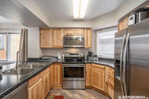 481 Dailey Ave # B5, Anchorage, AK 99515 photo 2