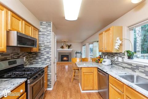 8461 Berry Patch Dr, Anchorage, AK 99502 photo 8