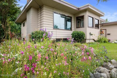 732 Sunset Dr, Anchorage, AK 99501 photo 3