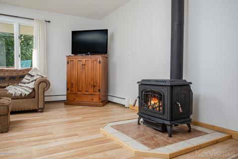 10233 Ledoux Ln, Eagle River, AK 99577 photo 14