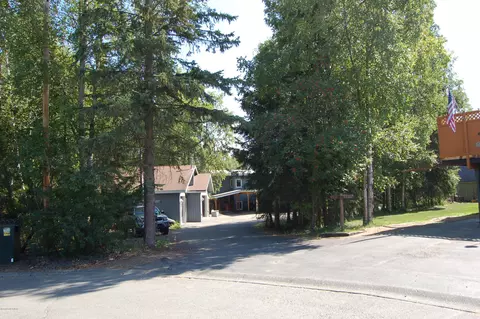5530 E 38th Ct, Anchorage, AK 99504 photo 4