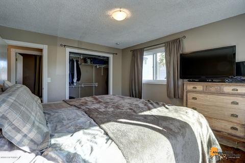 8601 E 11th Ct, Anchorage, AK 99504 photo 17
