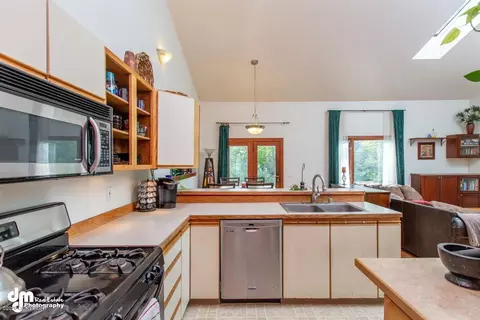 648 E 74th Ave, Anchorage, AK 99518 photo 8