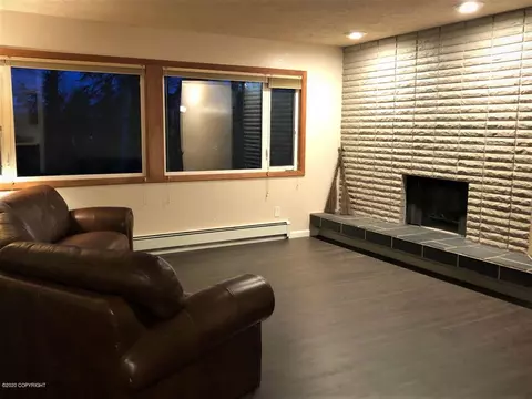 1307 Crescent Dr, Anchorage, AK 99508 photo 3