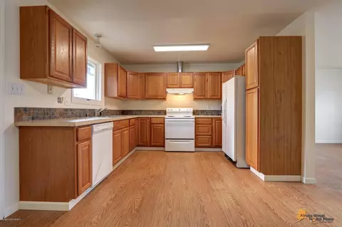 8026 E 4th Ave, Anchorage, AK 99504 photo 6