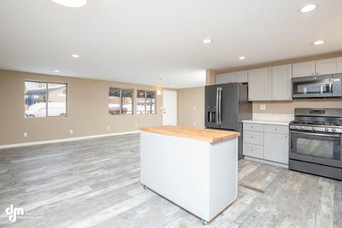 2301 E 27th Ave, Anchorage, AK 99508 photo 4