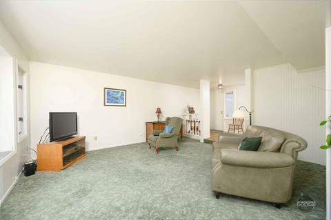 2245 Daybreak Ct, Anchorage, AK 99501 photo 5
