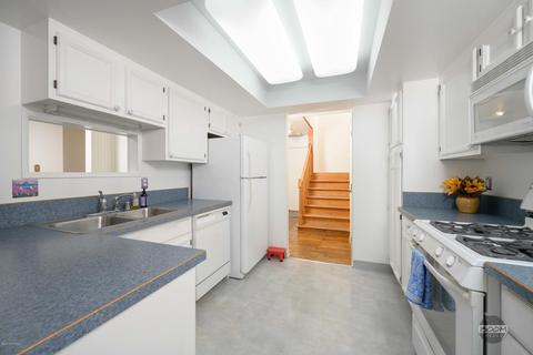 2245 Daybreak Ct, Anchorage, AK 99501 photo 1