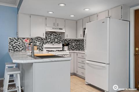 9301 Biorka Cir, Eagle River, AK 99577 photo 11