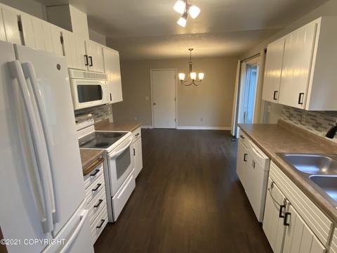 11415 Mausel St, Eagle River, AK 99577 photo 2
