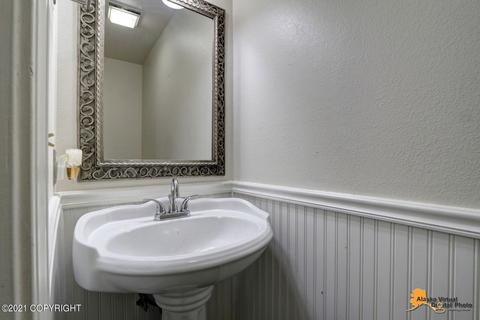 1820 Commodore Dr, Anchorage, AK 99507 photo 16