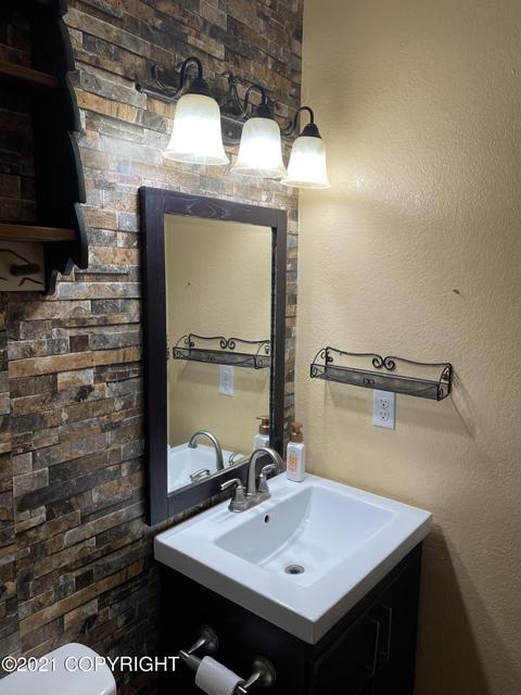 5826 E 9th Ct, Anchorage, AK 99504 photo 9