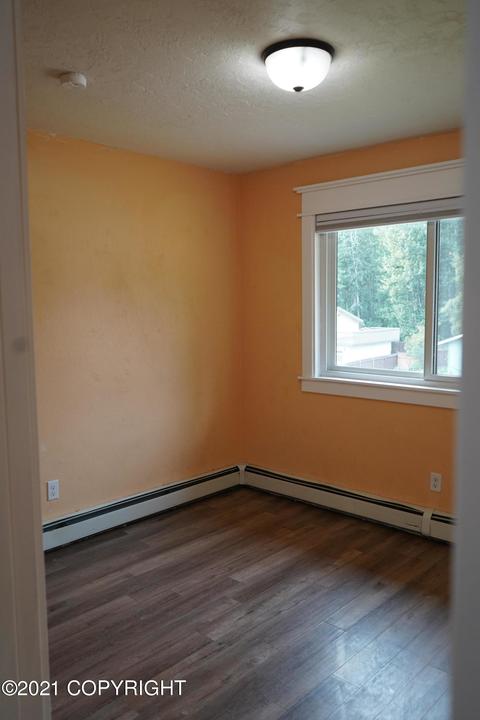 5826 E 9th Ct, Anchorage, AK 99504 photo 12