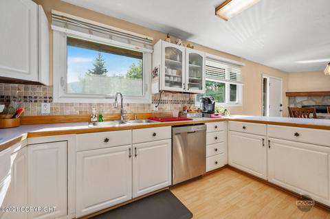 9727 Wren Ln, Eagle River, AK 99577 photo 14
