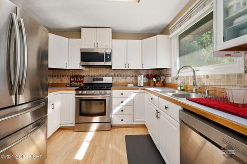 9727 Wren Ln, Eagle River, AK 99577 photo 13