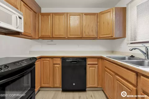 8220 Mentra St, Anchorage, AK 99518 photo 8