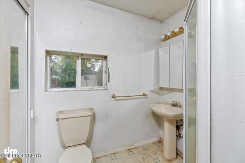 525 Irwin St, Anchorage, AK 99508 photo 16