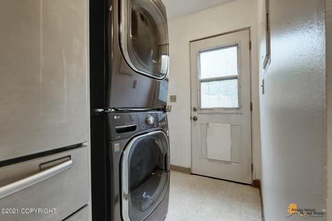 1055 E 17th Ave, Anchorage, AK 99501 photo 9