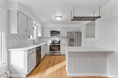 3328 Peterkin Ave, Anchorage, AK 99508 photo 9