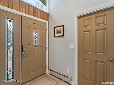6741 Pickwick Pl, Anchorage, AK 99504 photo 2