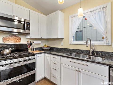 6741 Pickwick Pl, Anchorage, AK 99504 photo 12