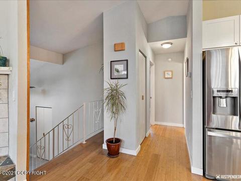 6741 Pickwick Pl, Anchorage, AK 99504 photo 4