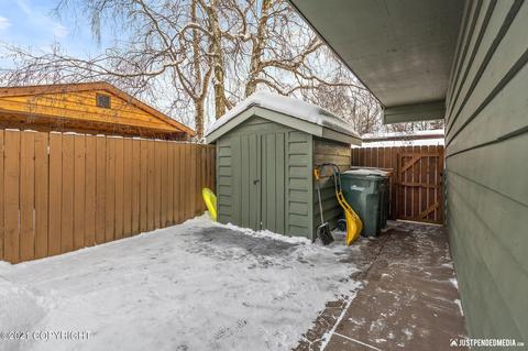 3352 Wiley Post Loop, Anchorage, AK 99517 photo 4