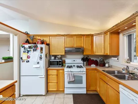 5301 E 30th Ave, Anchorage, AK 99508 photo 8