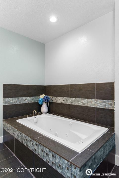 600 Highlander Cir, Anchorage, AK 99518 photo 19