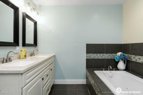 600 Highlander Cir, Anchorage, AK 99518 photo 18
