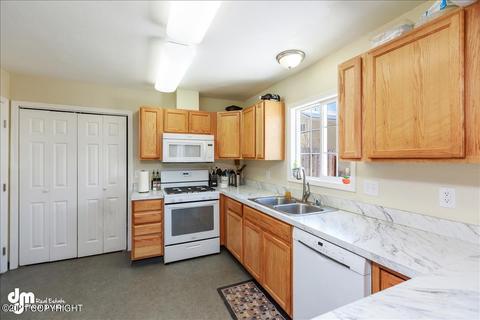 11126 Aurora Cir, Eagle River, AK 99577 photo 6