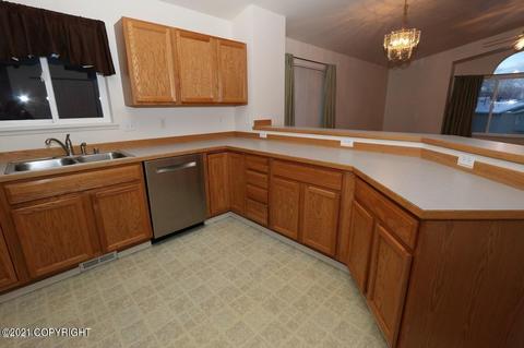 8946 Meadow Park Cir, Eagle River, AK 99577 photo 4