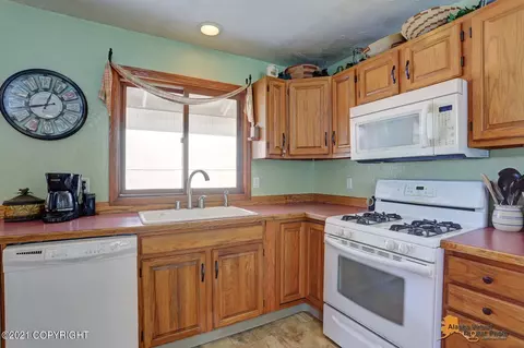 20508 Mark Cir, Chugiak, AK 99567 photo 8