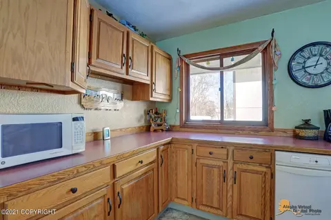 20508 Mark Cir, Chugiak, AK 99567 photo 9