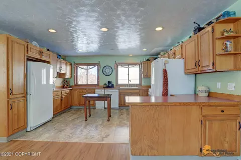 20508 Mark Cir, Chugiak, AK 99567 photo 7