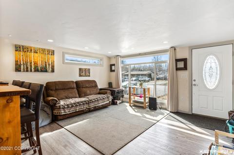 1511 Summit View St, Anchorage, AK 99504 photo 4