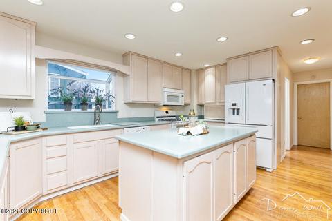 930 E Fireweed Ln, Anchorage, AK 99508 photo 15