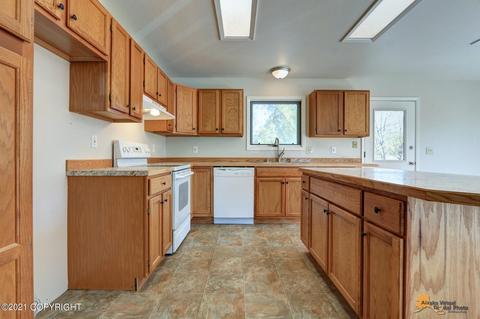 2441 Oak Dr, Anchorage, AK 99508 photo 4
