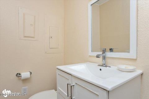 806 E 72nd Ave, Anchorage, AK 99518 photo 13