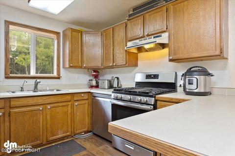 806 E 72nd Ave, Anchorage, AK 99518 photo 9