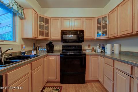 10024 Chickaloon St, Eagle River, AK 99577 photo 9